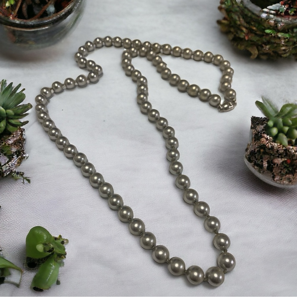 Vintage Monet Signed Gray Faux Pearl Necklace 14”‎